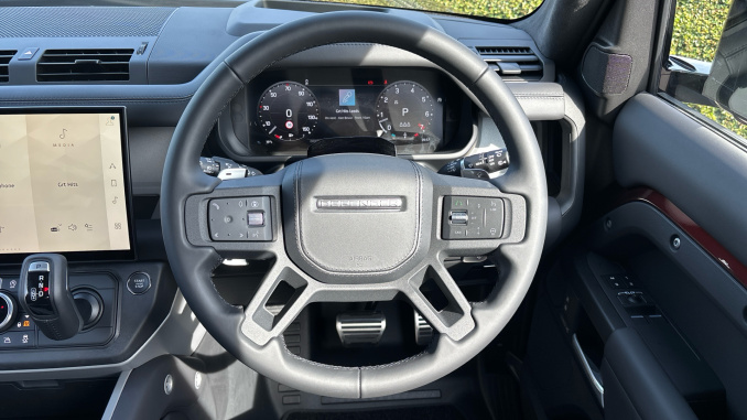 Land Rover Defender 5.0 P525 V8 90 Edition 3dr Auto Petrol Estate - Image 15